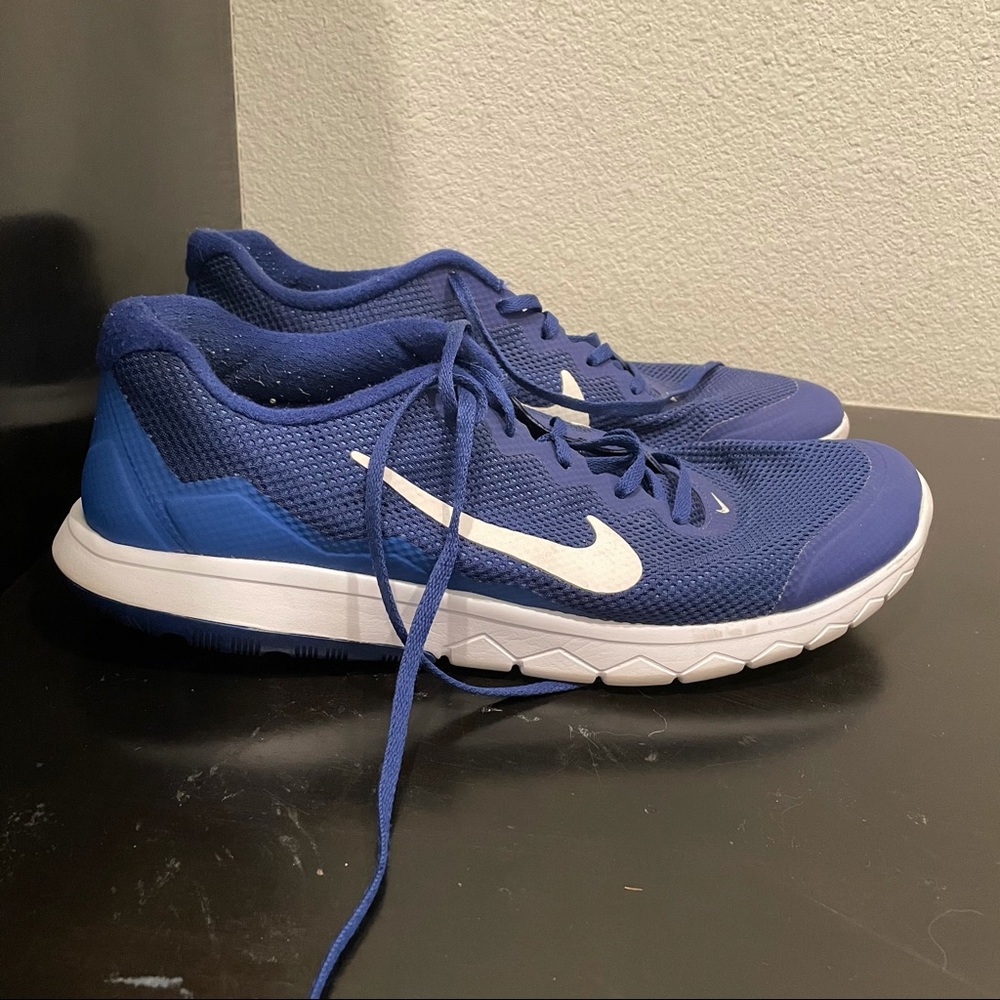Nike blue athletic shoes - Picture 2 of 8
